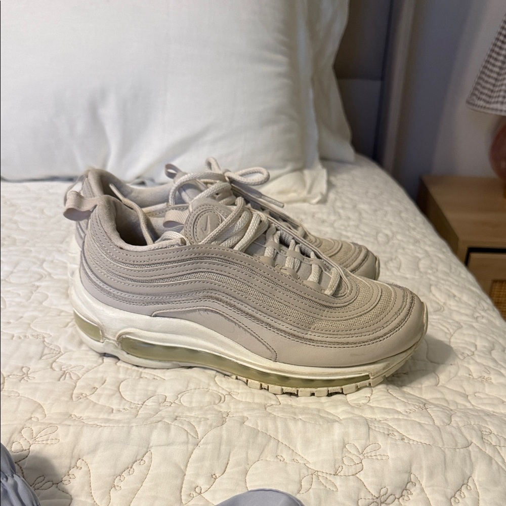 Nike Women's Sneakers in Light Gray and Cream